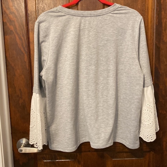 Gilli white and layered gray top with eyelet bell sleeves. Size large. - Picture 6 of 6